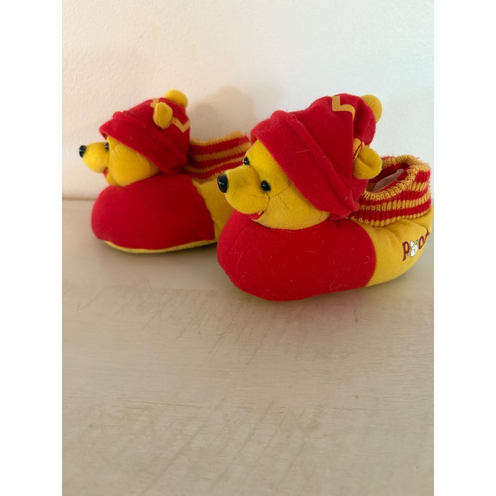 Disney Winnie the Pooh Slippers Plush Character Red Hat Kids Size 3-4 VTG